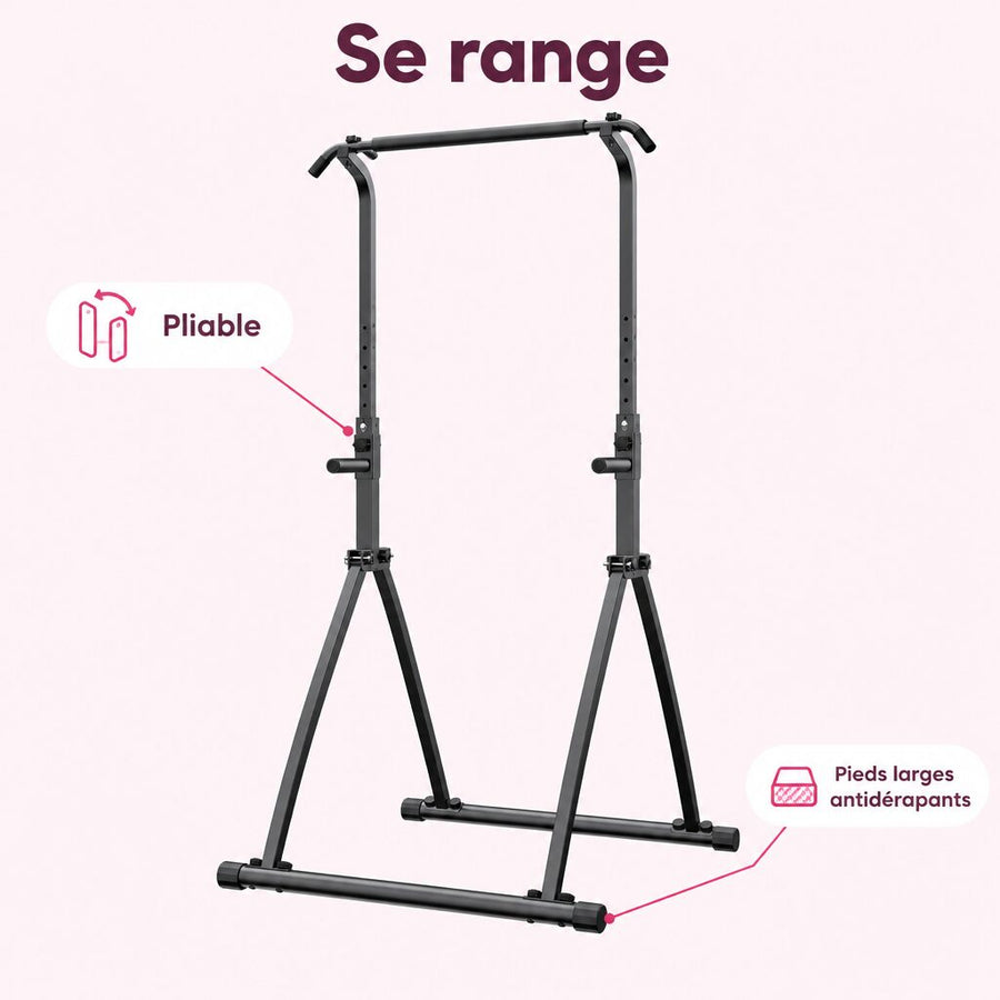 Pliée contre le mur